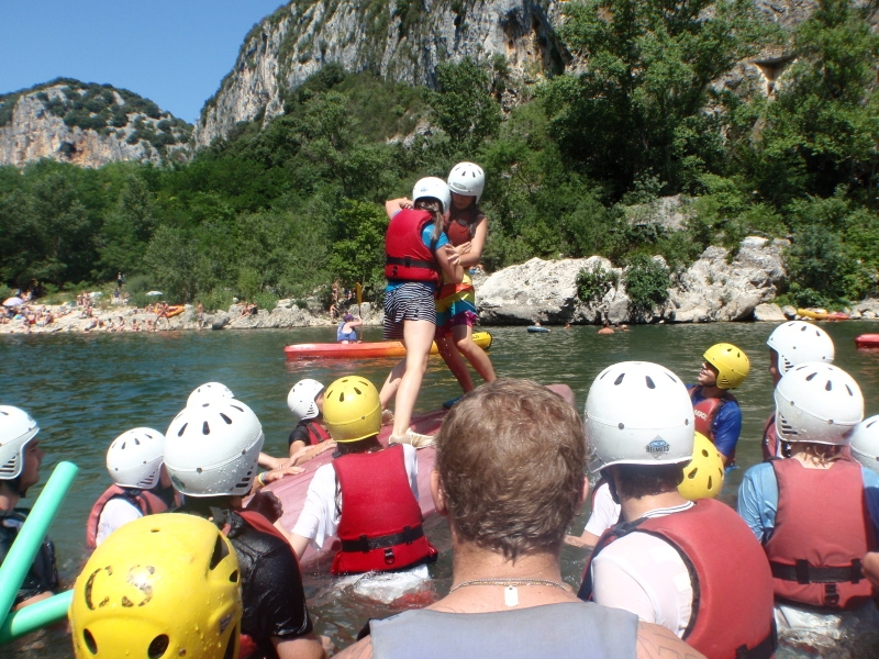 Village Camps International Summer Camp Ard&egrave;che, France 2019-07-26 https://www.villagecamps.com/journals_admin/images/69-35-Vika and Vanda wrestle.jpg
